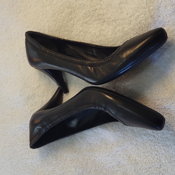 Prada Black Soft Leather Kitten Heels pointed toe pump SZ 7.5/38 leather insole - Picture 8 of 15